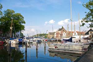 De haven van Middelharnis met de vele gezellige restaurants. Foto(c)Joop Grootenboer